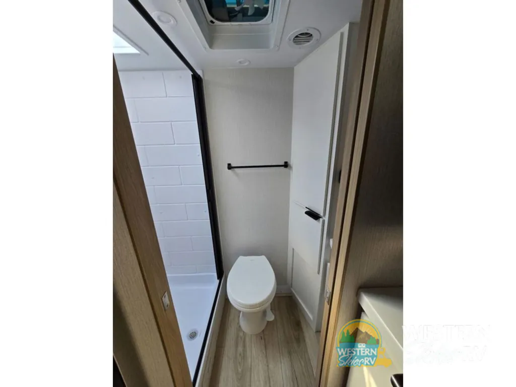 2027 Winnebago Micro Minnie 2108DS, Photos photo 8