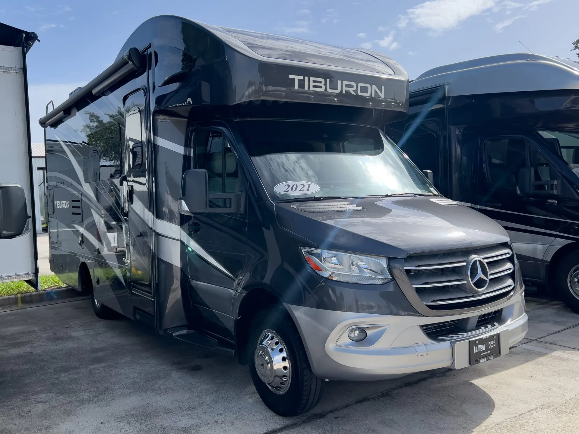 2021 Thor Motor Coach Tiburon 24FB - Photo 2