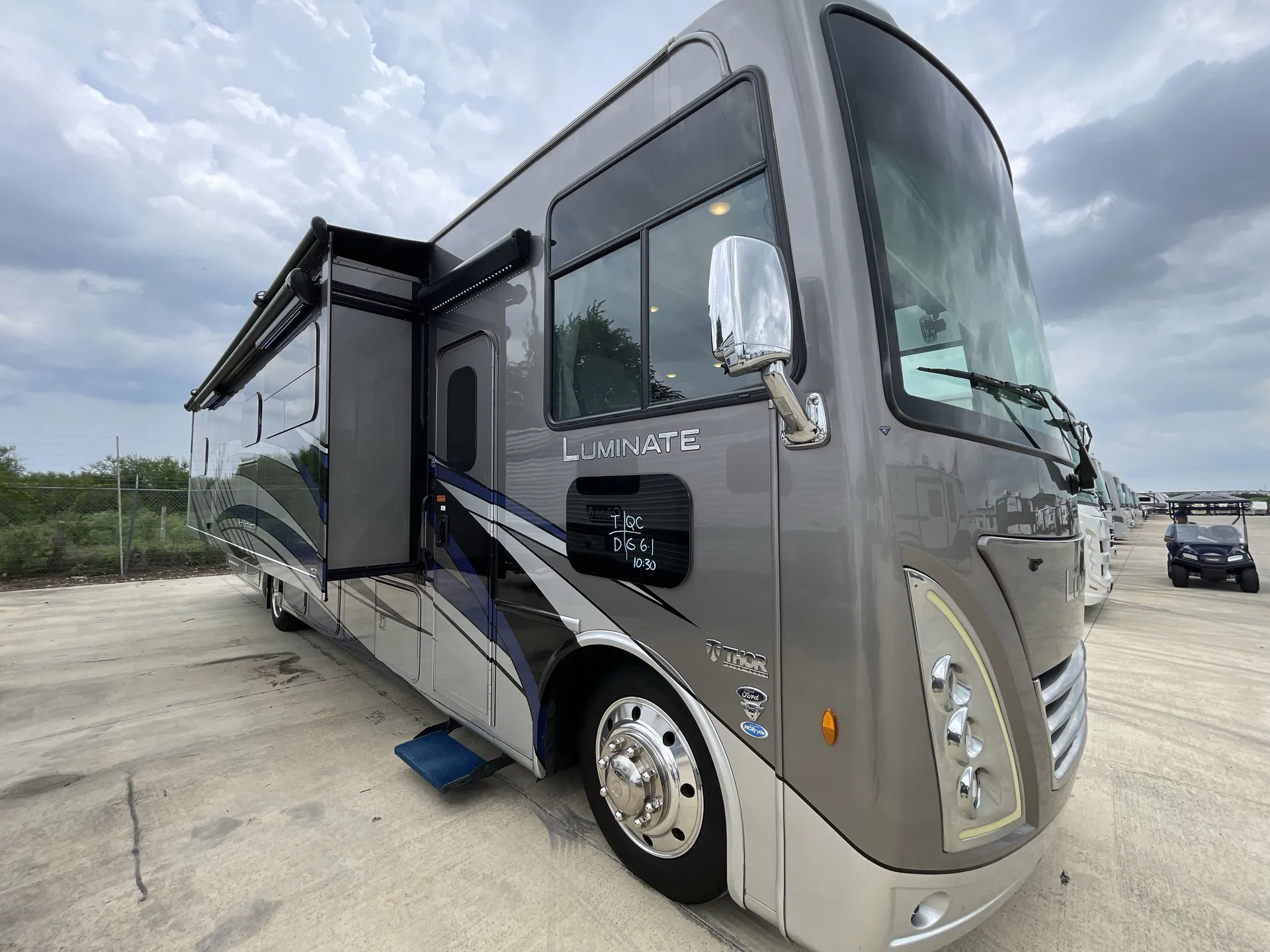 2023 Thor Motor Coach Luminate CC35 - Photo 2