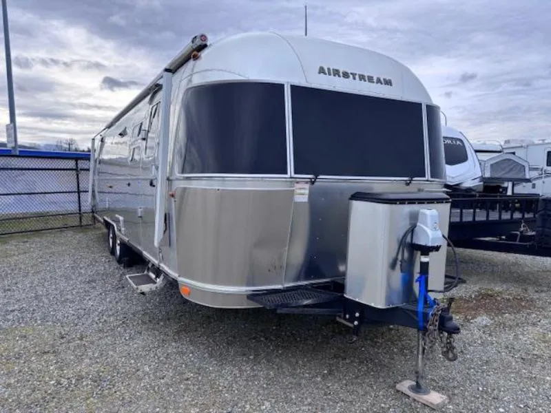 2017 Airstream International Serenity 30 - Photo 2