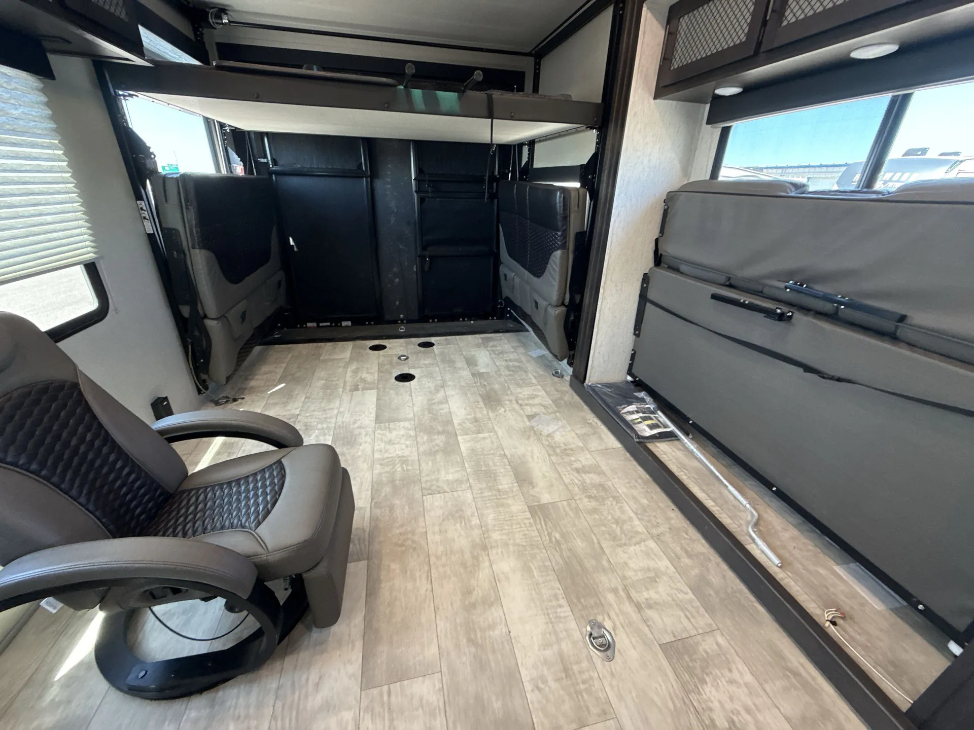2022 Grand Design Momentum G Class 30G - Photo 4