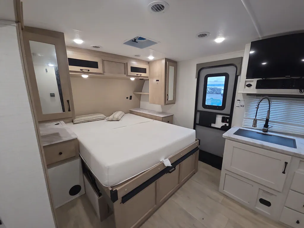 2025 Forest River Solaire 2085BHS, Photos photo 15