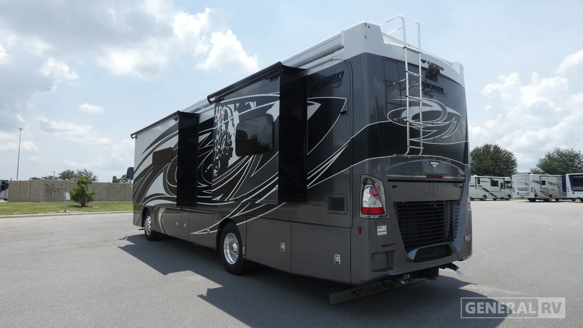 2022 Fleetwood Discovery LXE 36HQ - Photo 4