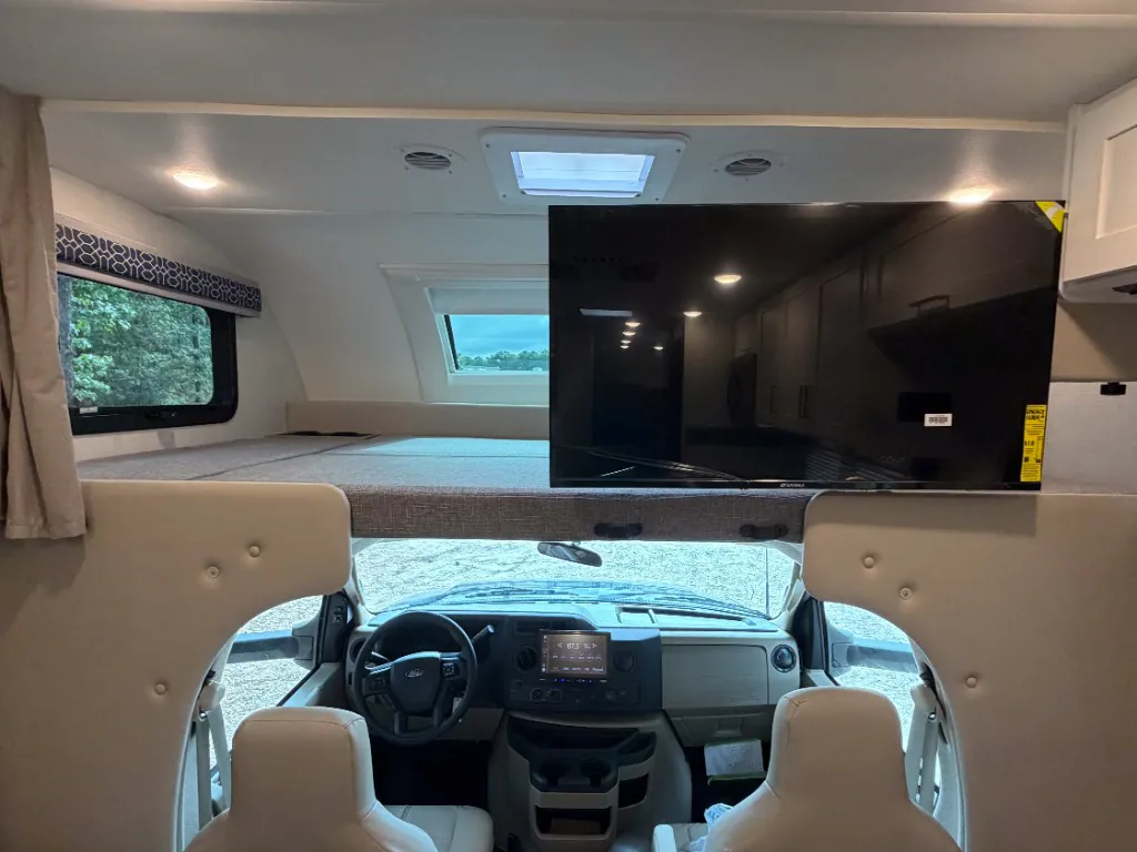 2027 Thor Motor Coach Quantum HS31, Photos photo 18