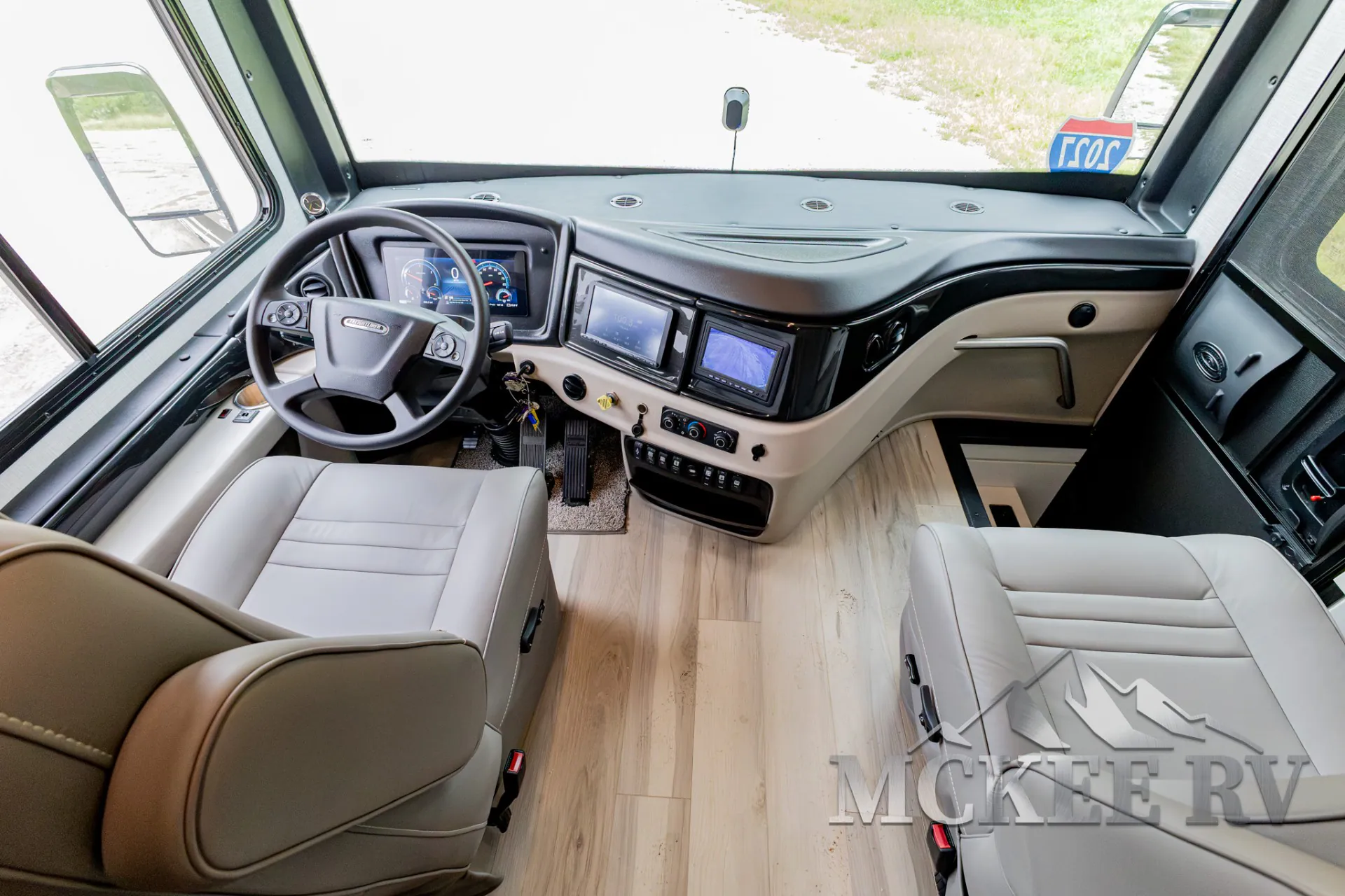2027 Fleetwood Frontier 39B - Photo 3