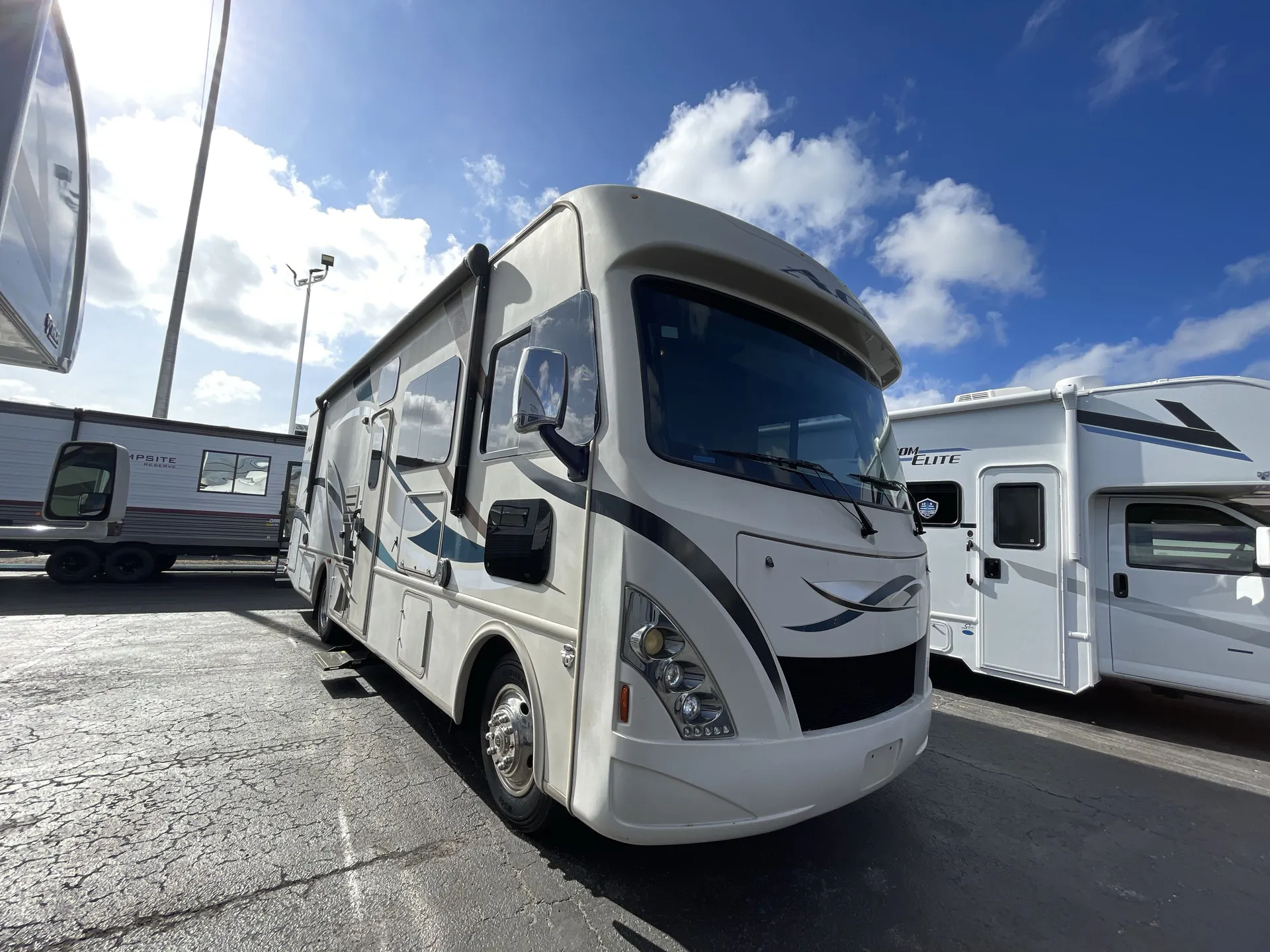 2016 Thor Motor Coach A.C.E. 30.2 - Photo 2