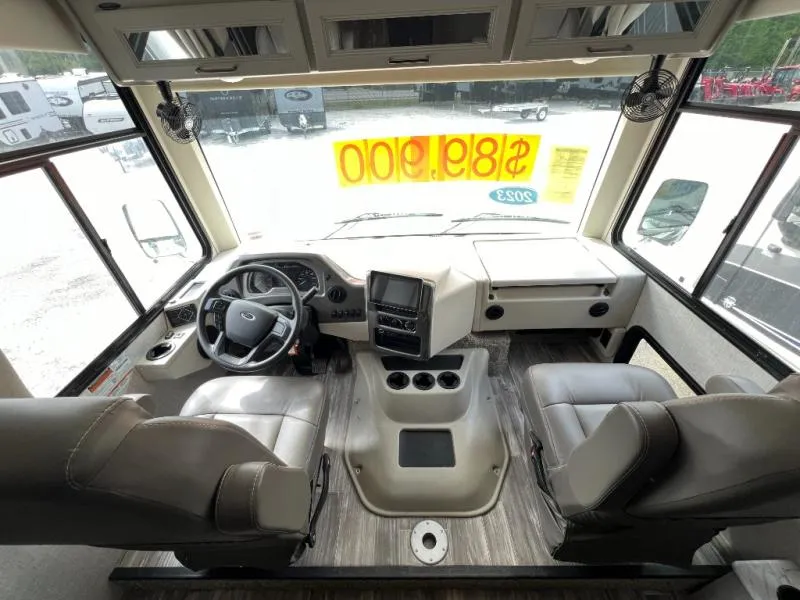2023 Thor Motor Coach Hurricane 29M - Photo 3