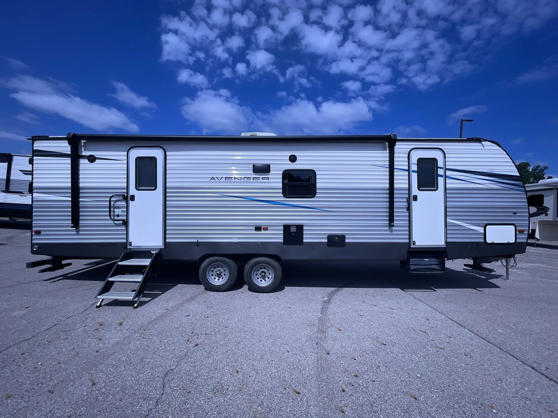 2021 Prime Time Avenger 28BHS — campside