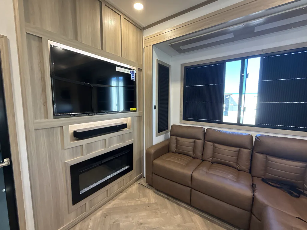 2026 Keystone Raptor 441, Photos photo 3