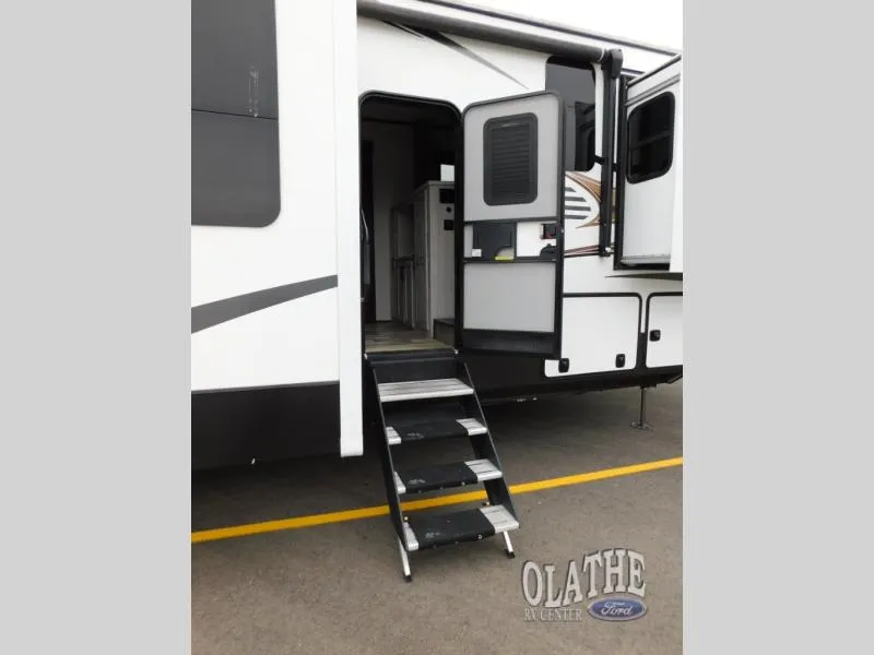 2023 KZ Durango Gold G386FLF - Photo 3