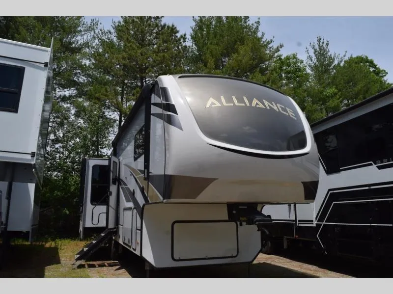 2021 Alliance RV Paradigm 310RL - Photo 4