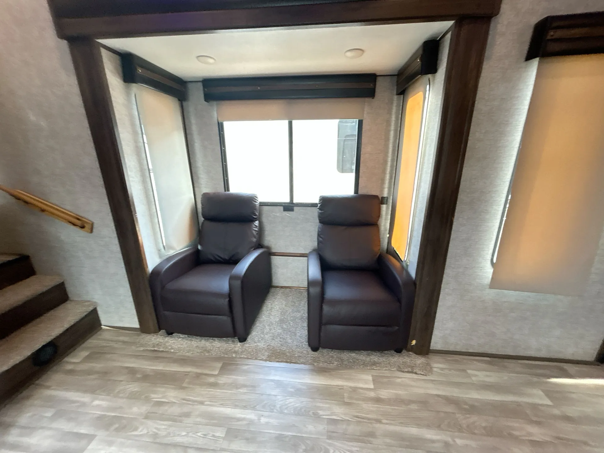 2019 Forest River Cherokee Arctic Wolf 305ML6 — living area main