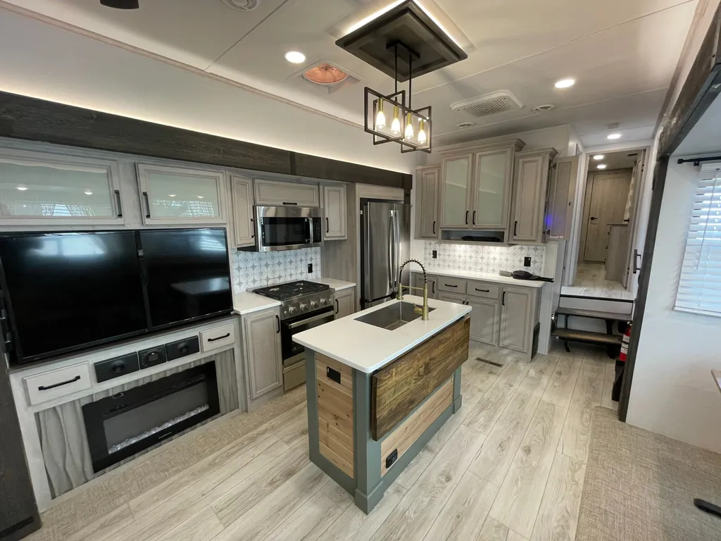 2024 Keystone Montana High Country 381TB, Photos photo 12