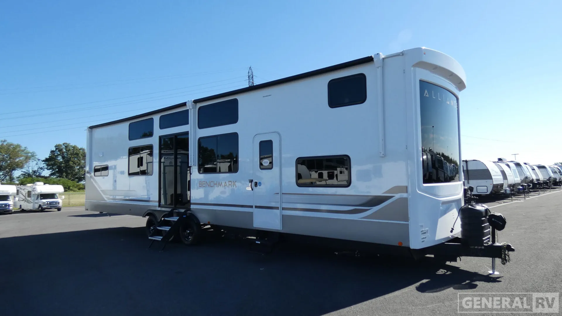 2026 Alliance RV Benchmark 44RKL - Photo 2