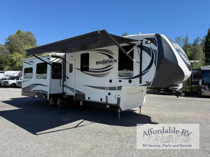 2017 Heartland Bighorn 3270RS - Photo 2