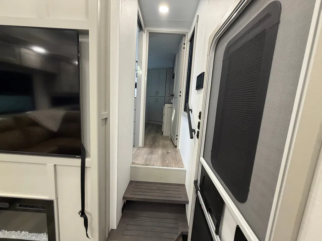 2026 Brinkley Model G 3970, Photos photo 23