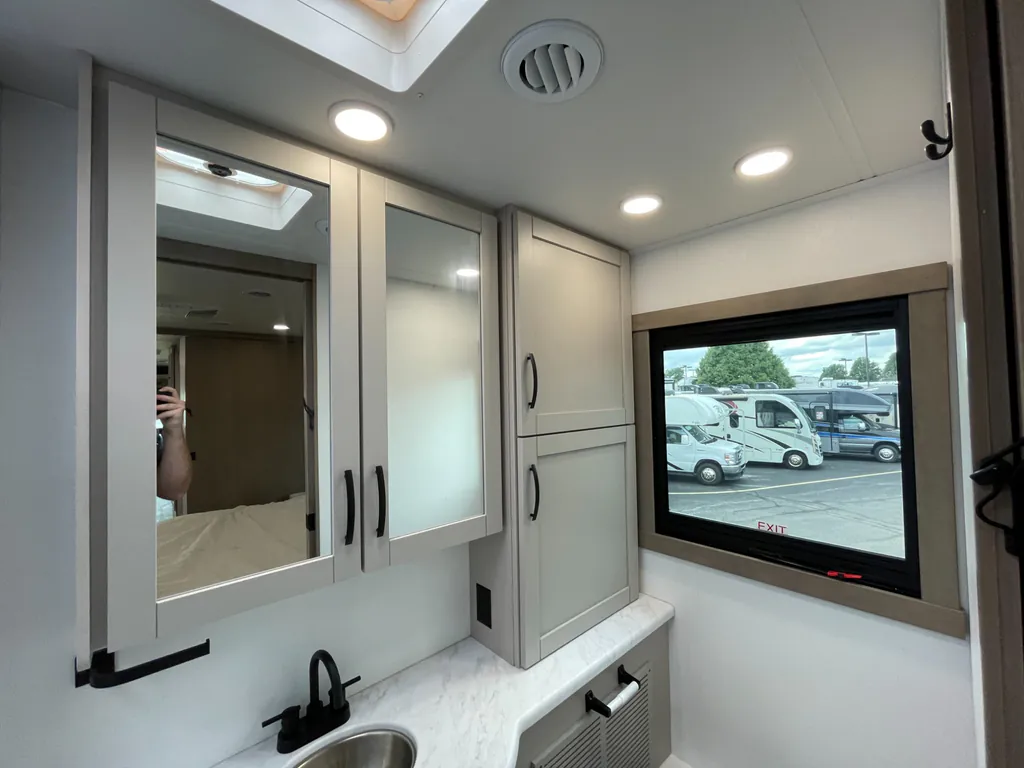 2027 Entegra Coach Vision XL 36C, Photos photo 14