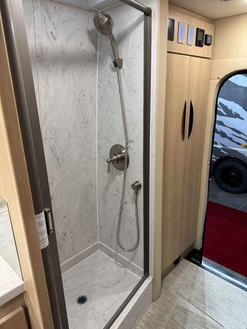 2025 Chinook RV Summit SS, Photos photo 12