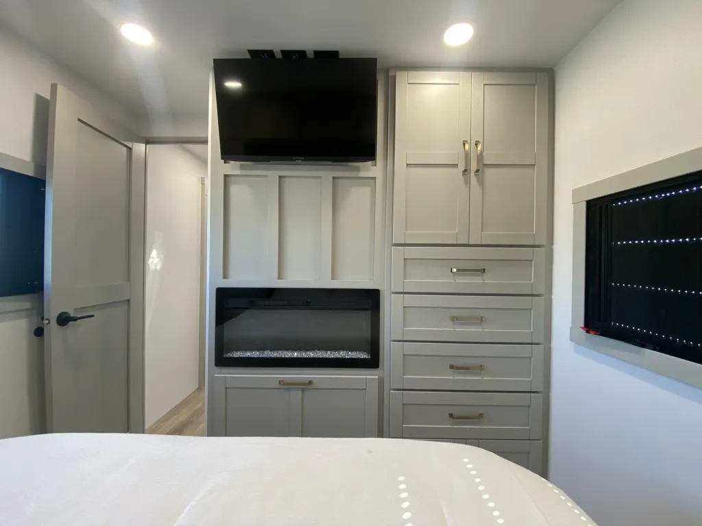 2026 Brinkley Model Z 297, Photos photo 39