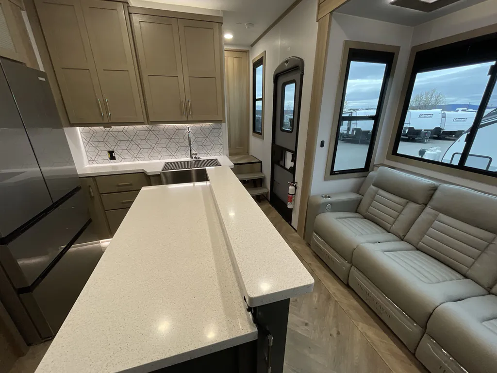 2026 Keystone Raptor 415, Photos photo 3