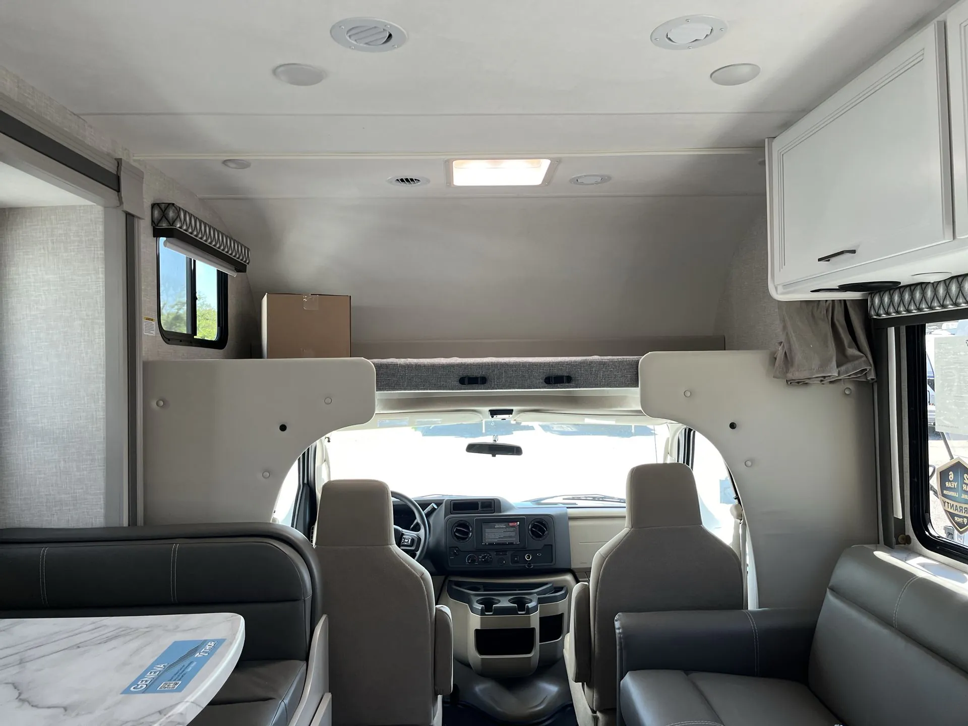 2024 Thor Motor Coach Geneva 31VT - Photo 2