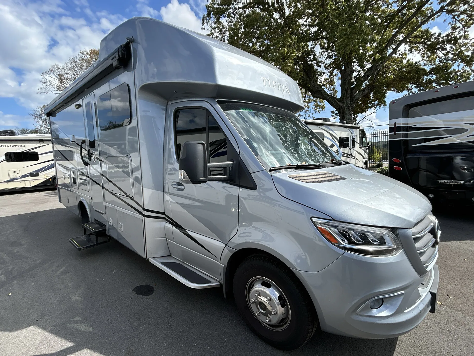 2023 Tiffin Wayfarer 25 JW - Photo 2