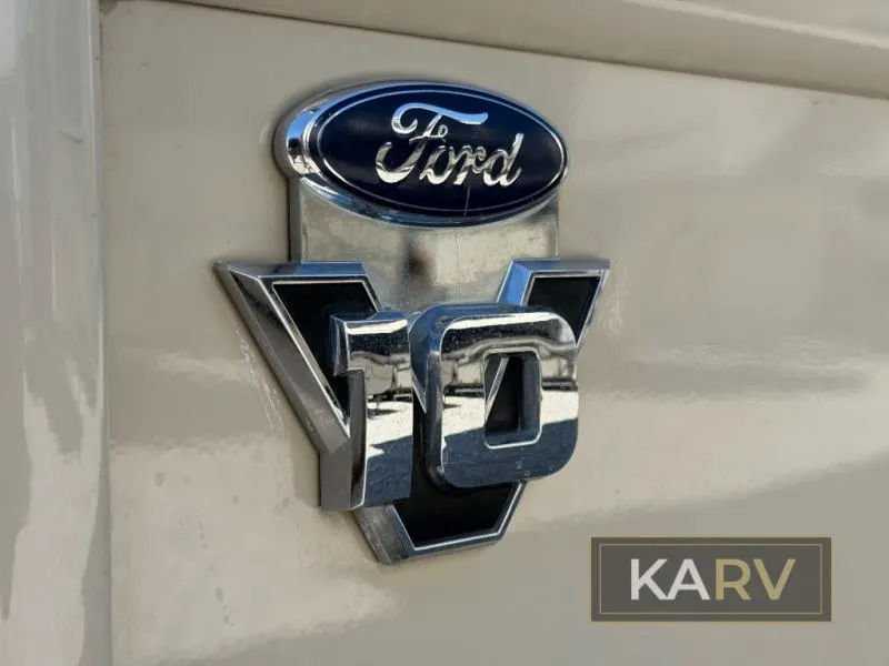 2016 Thor Motor Coach Hurricane 31S - Photo 4