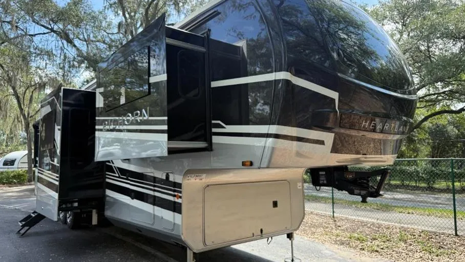 2027 Heartland Bighorn 39FL - Photo 2