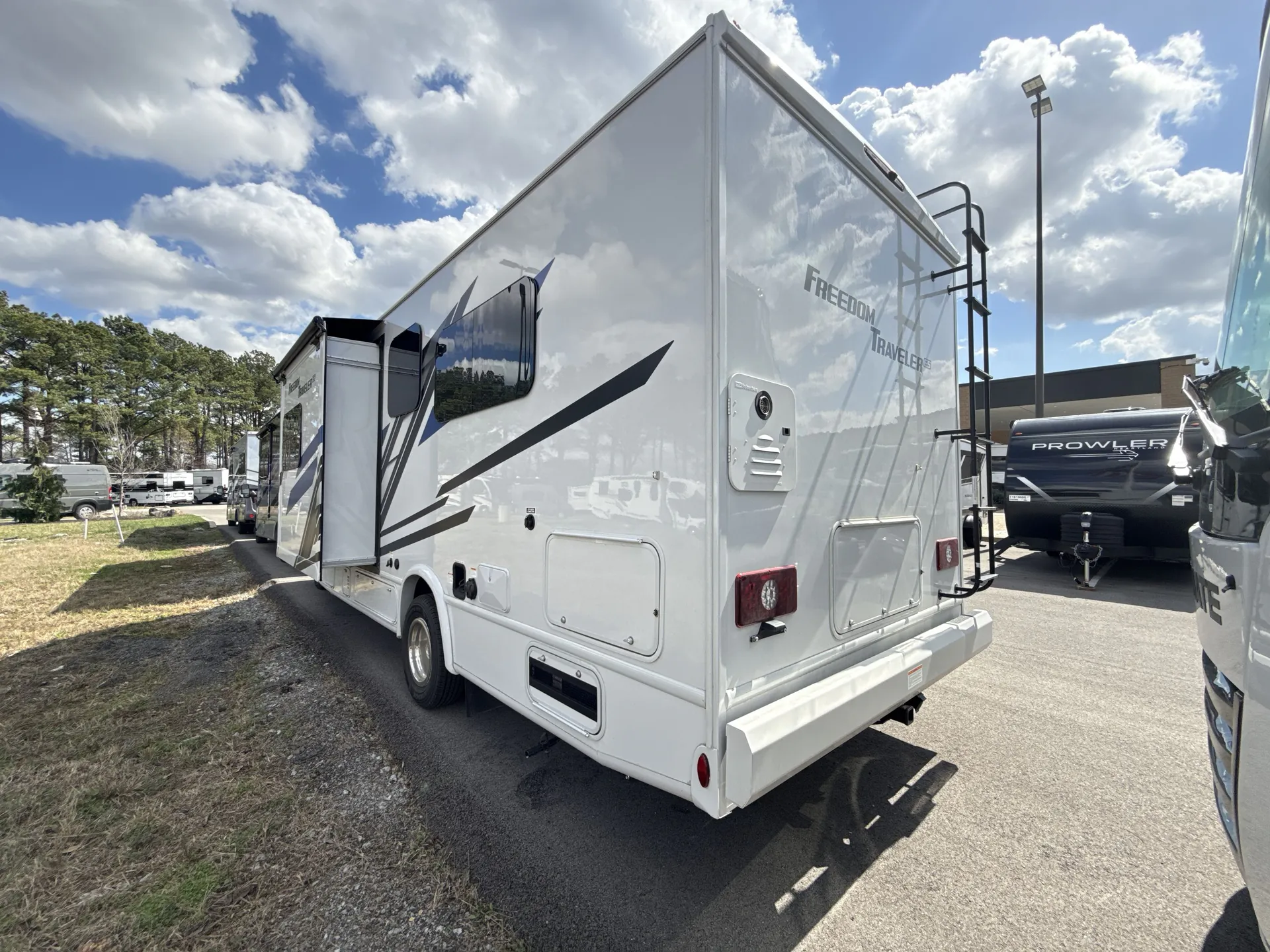 2026 Thor Motor Coach Freedom Traveler A26 - Photo 4