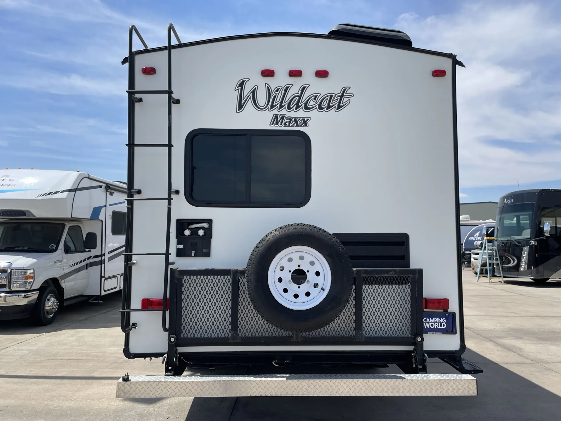 2015 Forest River Wildcat Maxx 24RG dealer photo 4 from Camping World