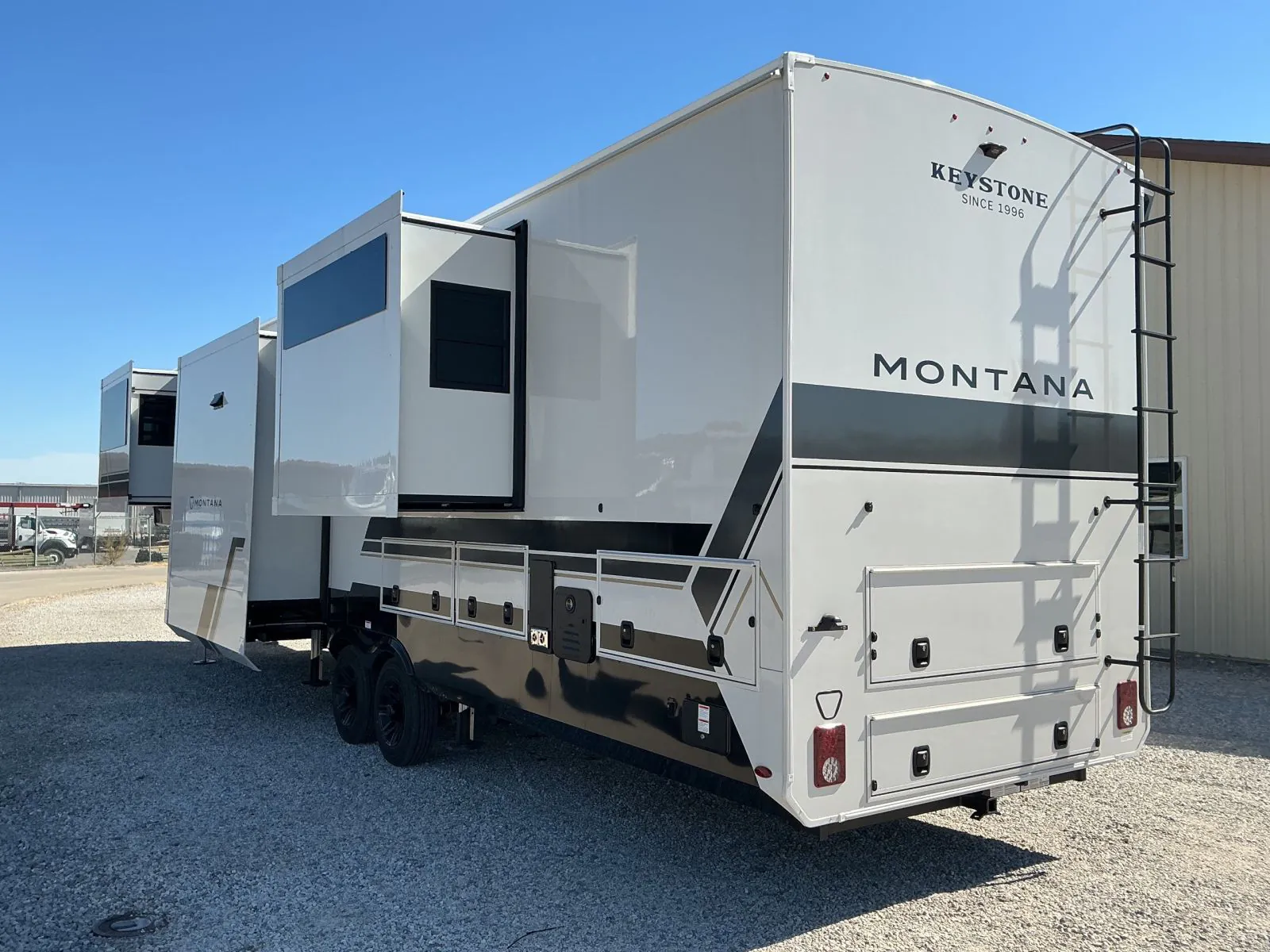 2027 Keystone Montana 3800FL - Photo 4