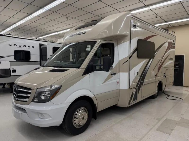 2019 Thor Motor Coach Gemini 24TF - Photo 2