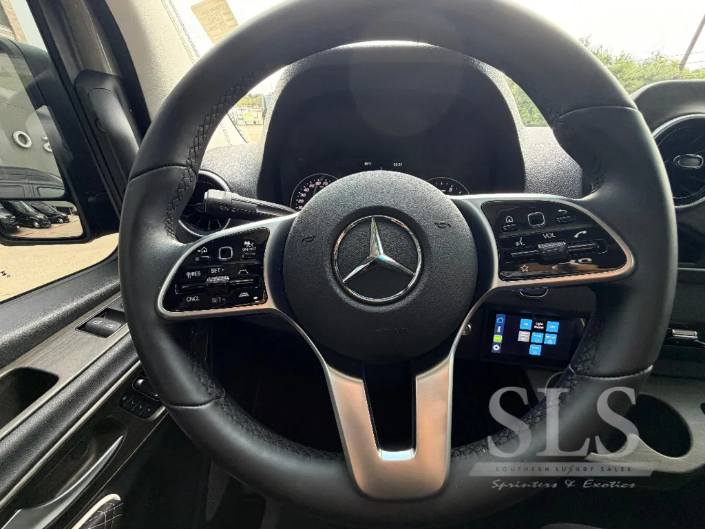 2025 Midwest Automotive Designs Luxe Cruiser D4, Photos photo 17