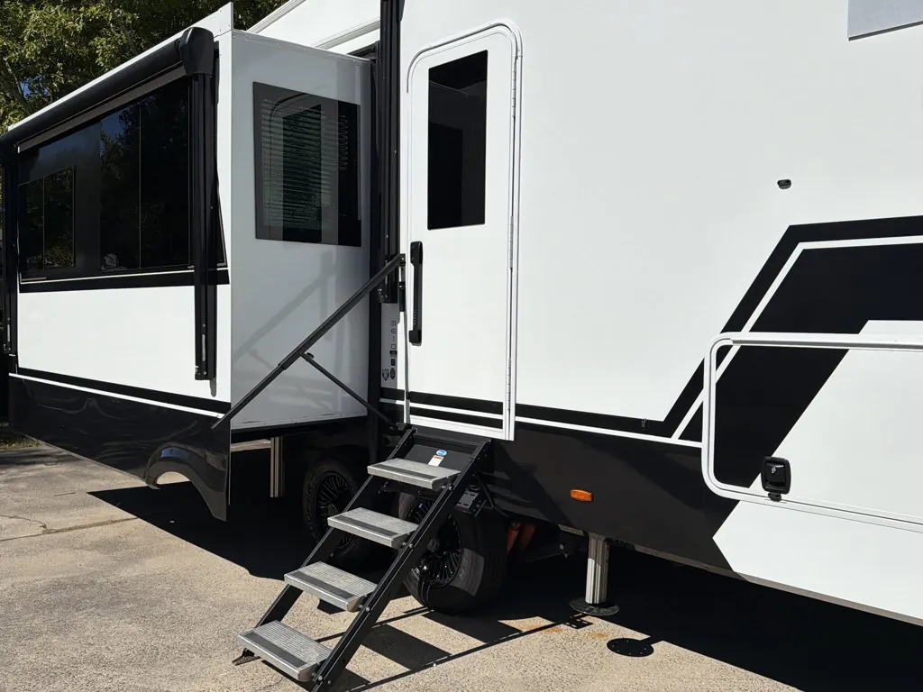 2025 Brinkley Model Z 3610, Photos photo 12