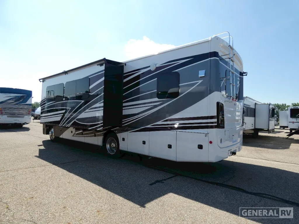 2026 Fleetwood Bounder 33C - Photo 4