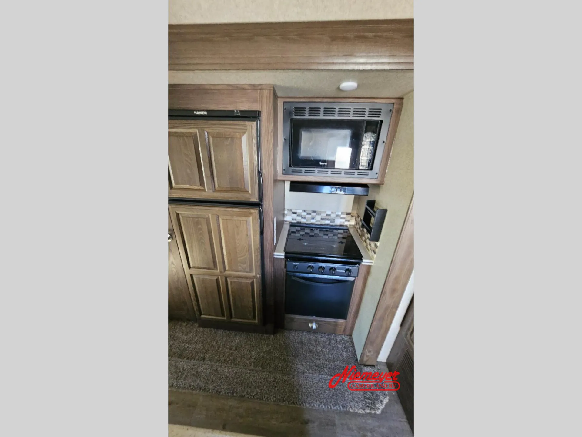 2019 Forest River RV Rockwood Signature Ultra Lite 8289WS — Photo 6