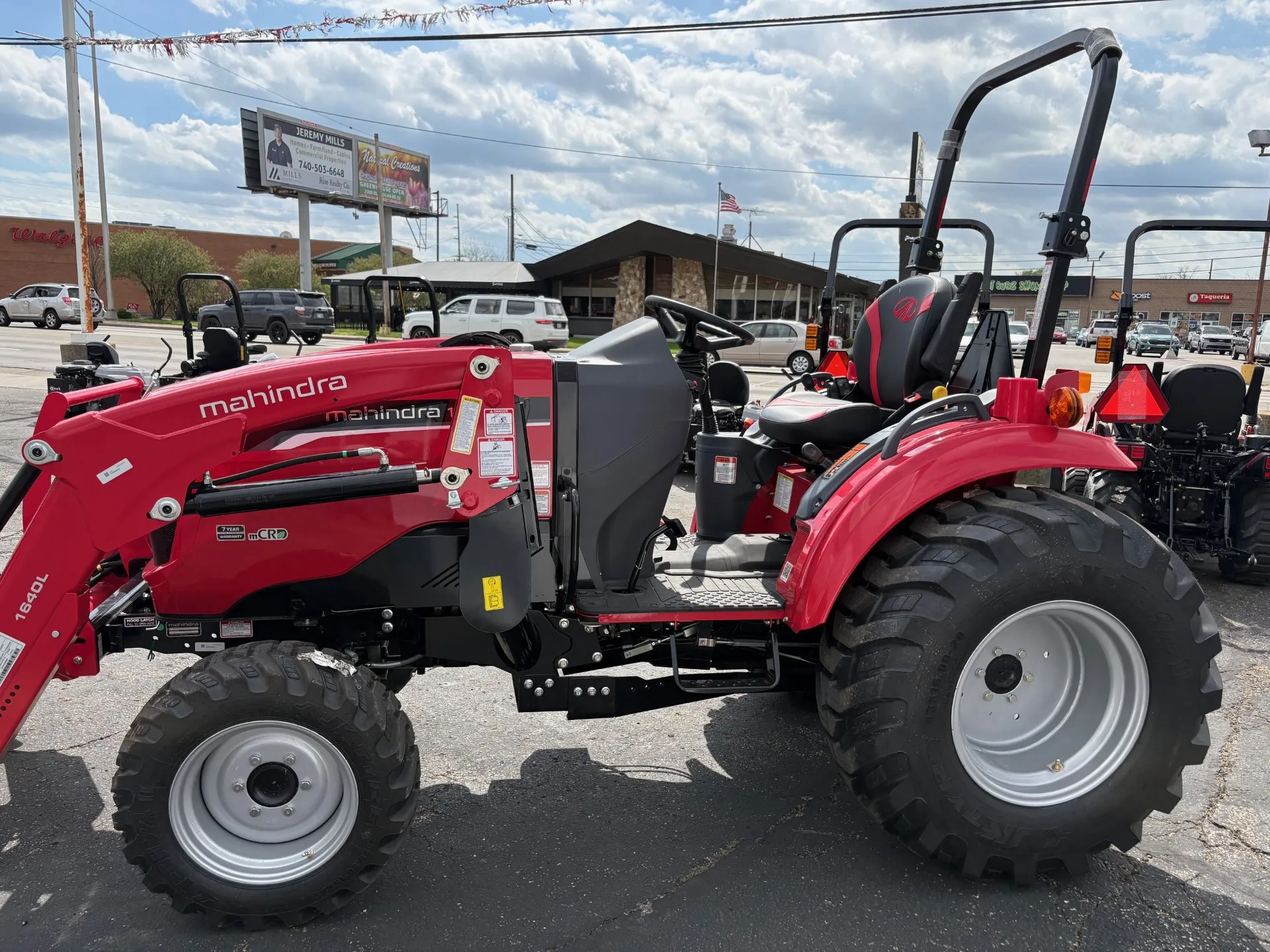 2026 Mahindra 1640 1640 HST - Photo 2