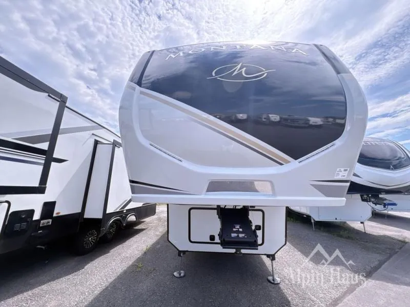 2025 Keystone Montana 3532SP - Photo 4
