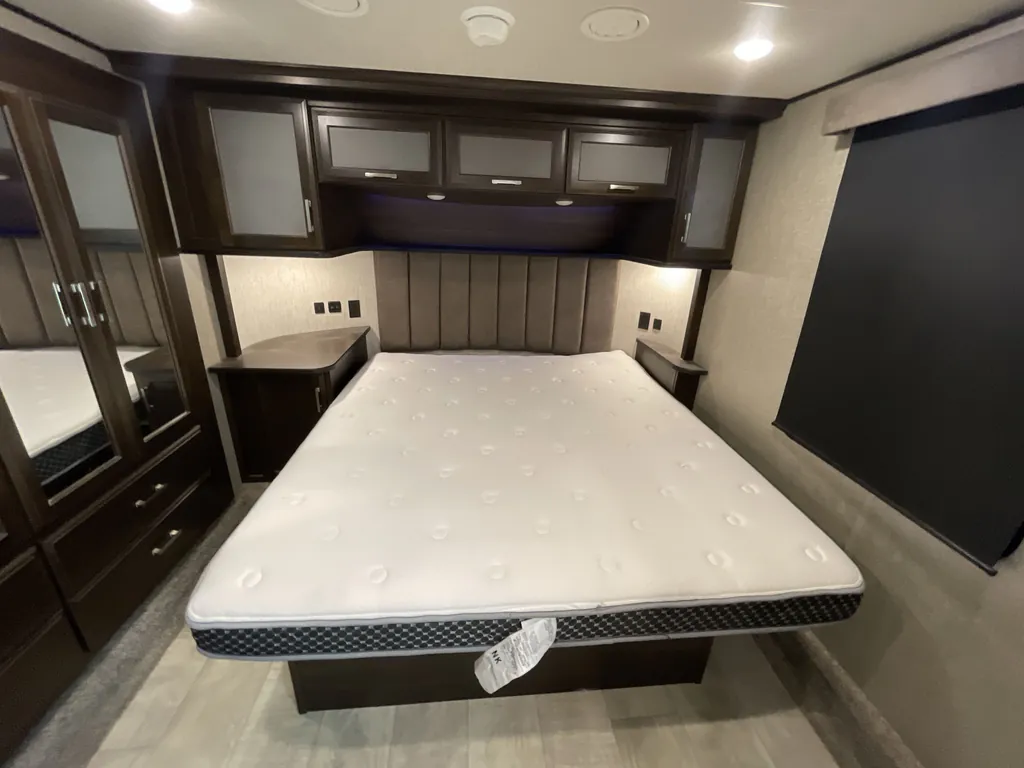2019 Grand Design Momentum 399TH, Photos photo 16