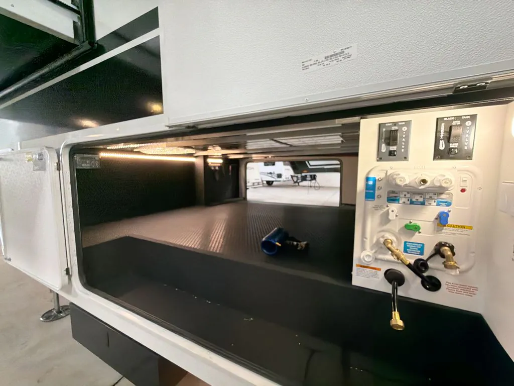 2026 Brinkley Model Z 3600, Photos photo 8