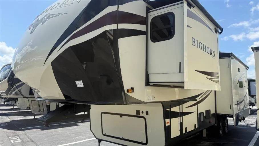 2017 Heartland Bighorn 3270RS - Photo 4