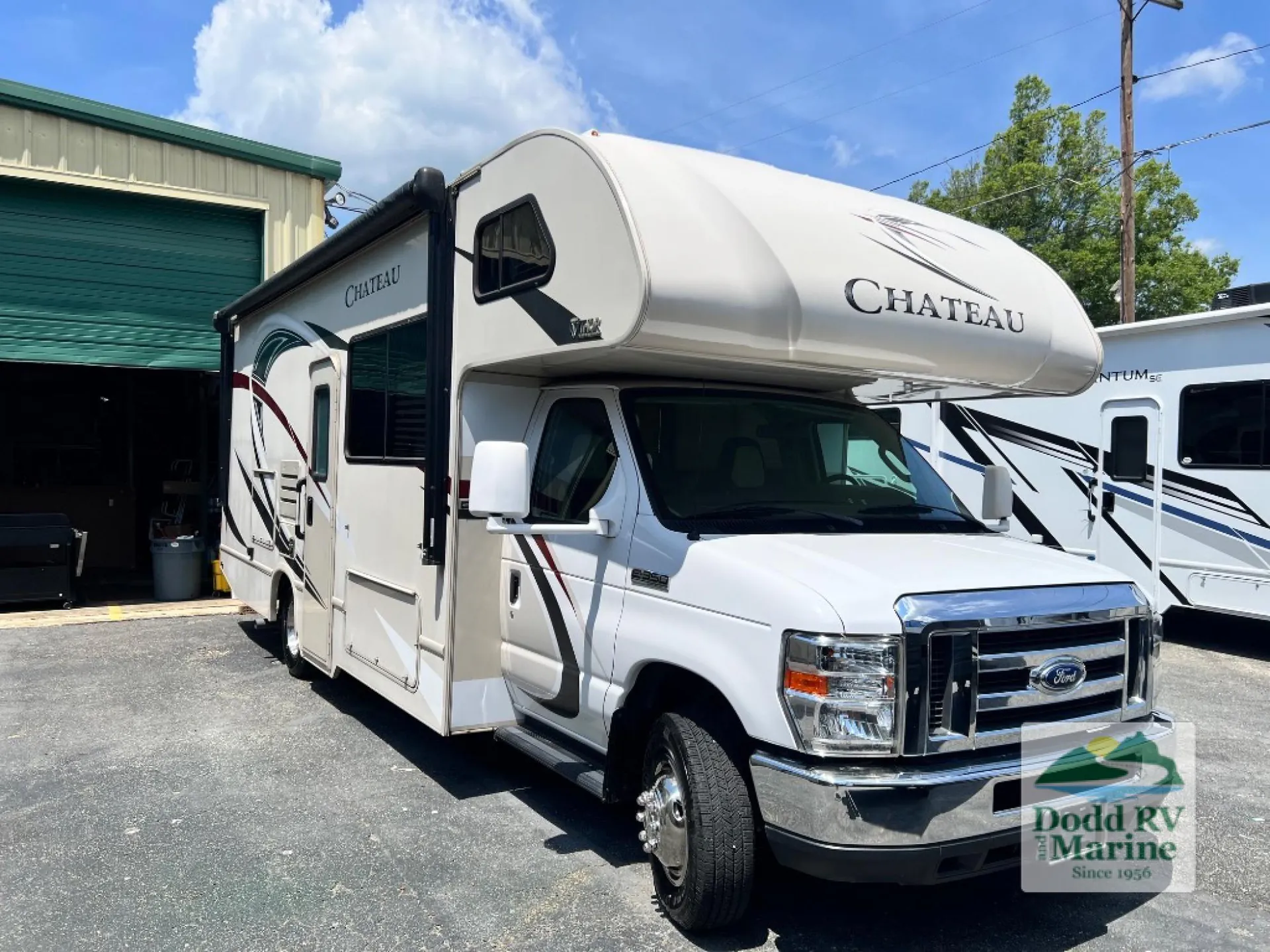 2018 Thor Motor Coach Chateau 26B - Photo 2