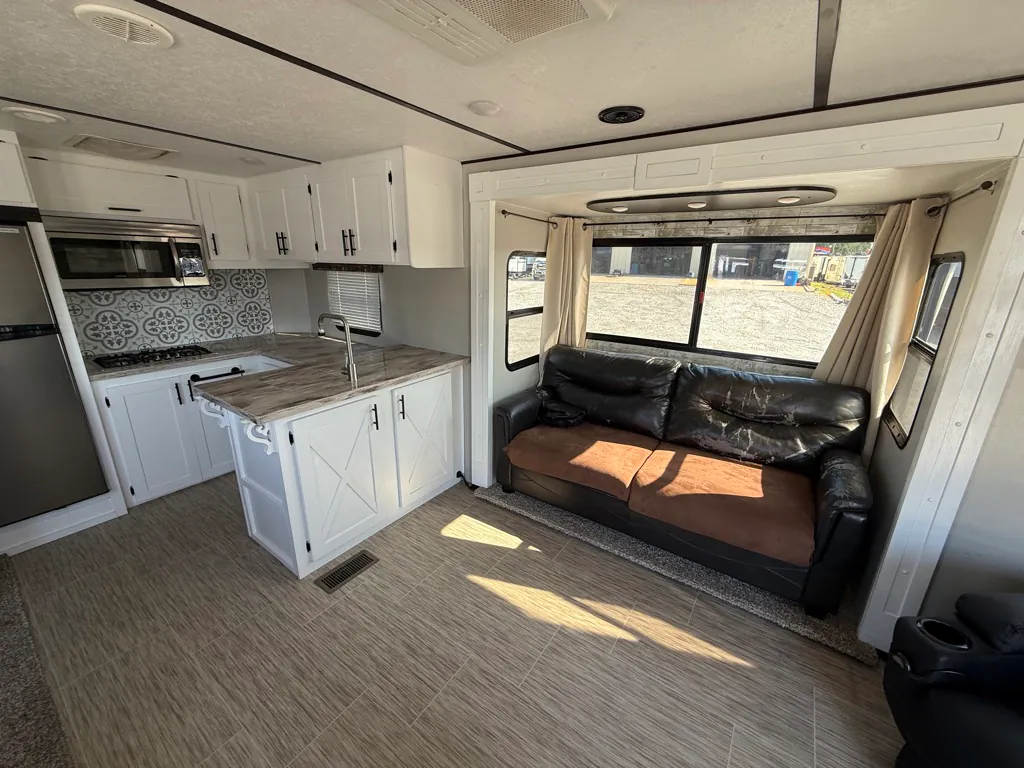 2019 Prime Time LaCrosse 3311RK, Photos photo 11