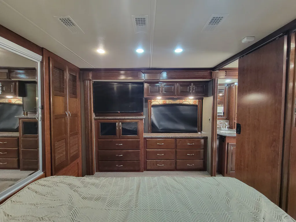 2018 Fleetwood Pace Arrow LXE 38F, Photos photo 17