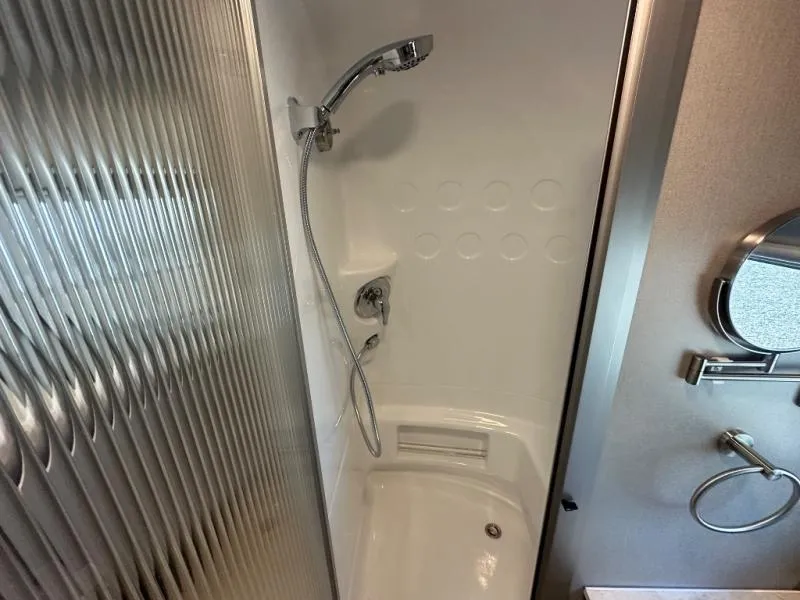 2026 Airstream Caravel 22FB - Photo 3