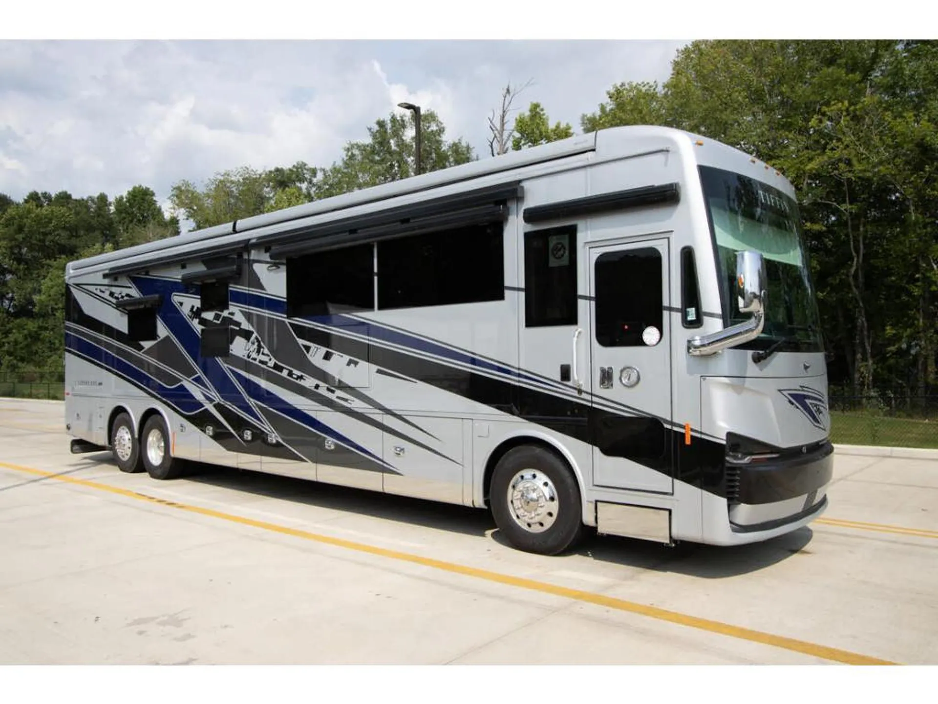 2027 Tiffin Allegro Bus 45 BP - Photo 2