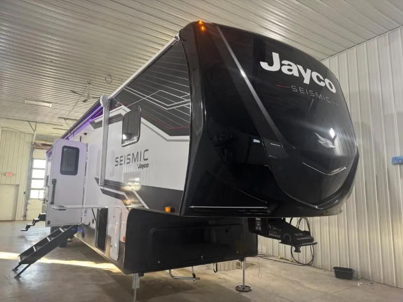 2026 Jayco Seismic 395 - Photo 2