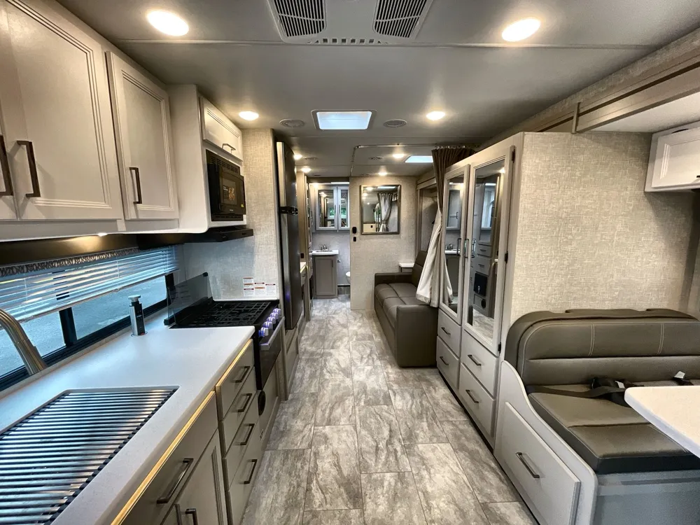 2025 Thor Motor Coach Quantum LP27 - Photo 4