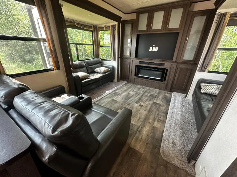 2018 Forest River Salem Villa Estate 395RET, Photos photo 12