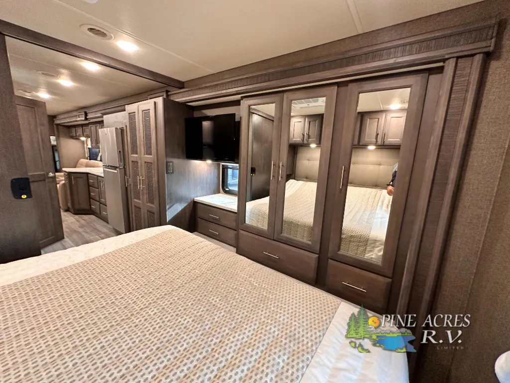2022 Thor Motor Coach Challenger 35MQ, Photos photo 47